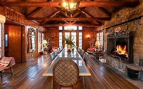 The Lodge At 11 Chimneys